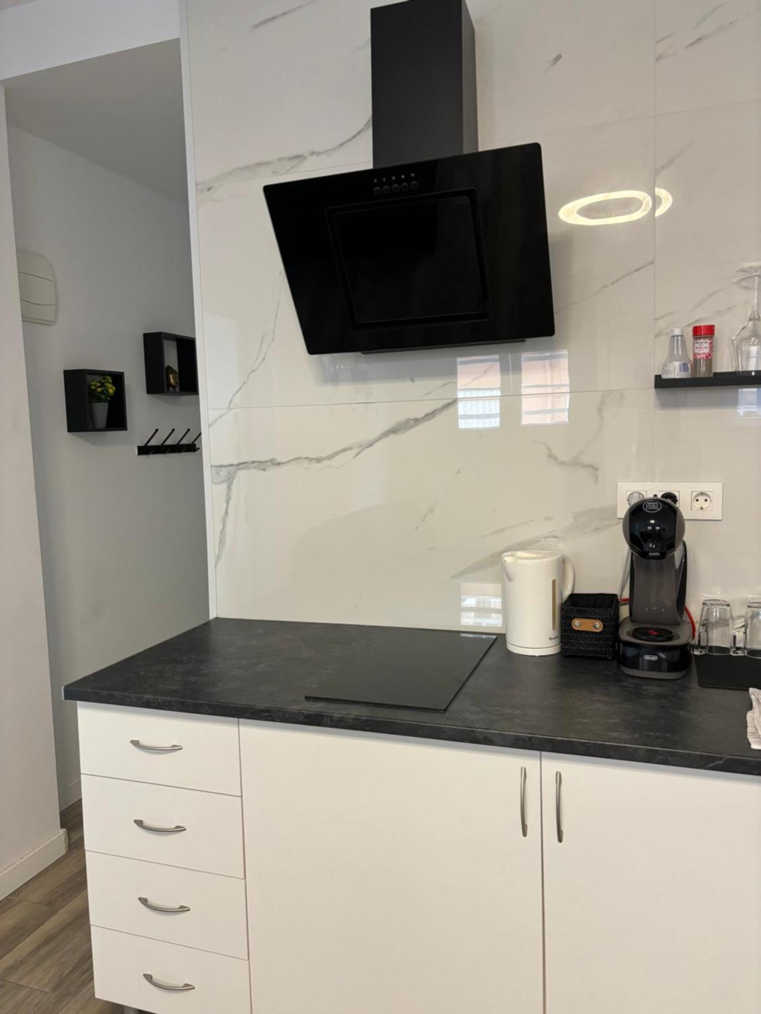 Apartamento Blanco Y Negro En El Centro Alicante Eksteriør bilde