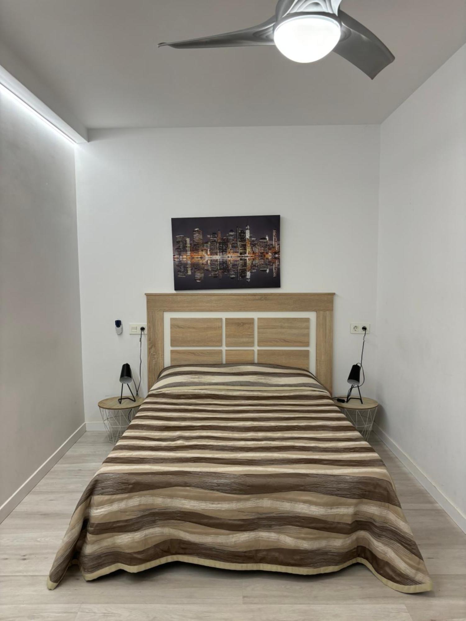 Apartamento Blanco Y Negro En El Centro Alicante Eksteriør bilde