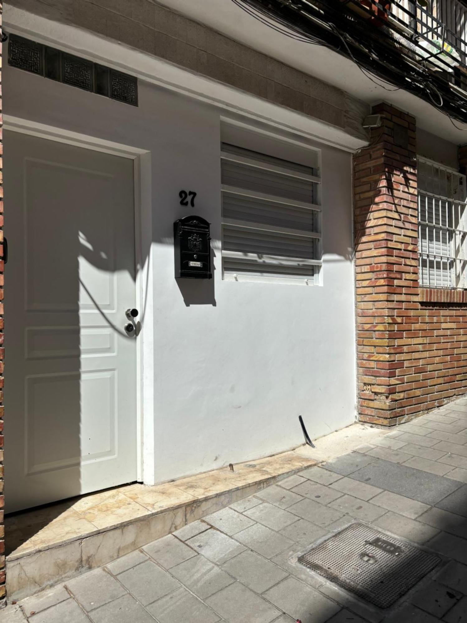 Apartamento Blanco Y Negro En El Centro Alicante Eksteriør bilde